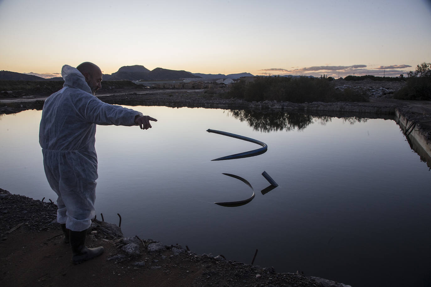 Estudia si la Comunidad ha incurrido en delitos contra el medio ambiente y de prevaricación en la parcela, que sigue sin un plan de descontaminación.