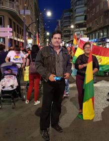 Imagen secundaria 2 - 1. Protesta en Murcia de apoyo a Evo Morales y de denuncia de un «golpe de estado» en Bolivia. | 2. Movilización de signo contrario, a favor de nuevos comicios en el estado andino, a su paso por el barrio del Carmen. | 3. Jaime Francisco Taboada, durante la marcha del 2 de noviembre.