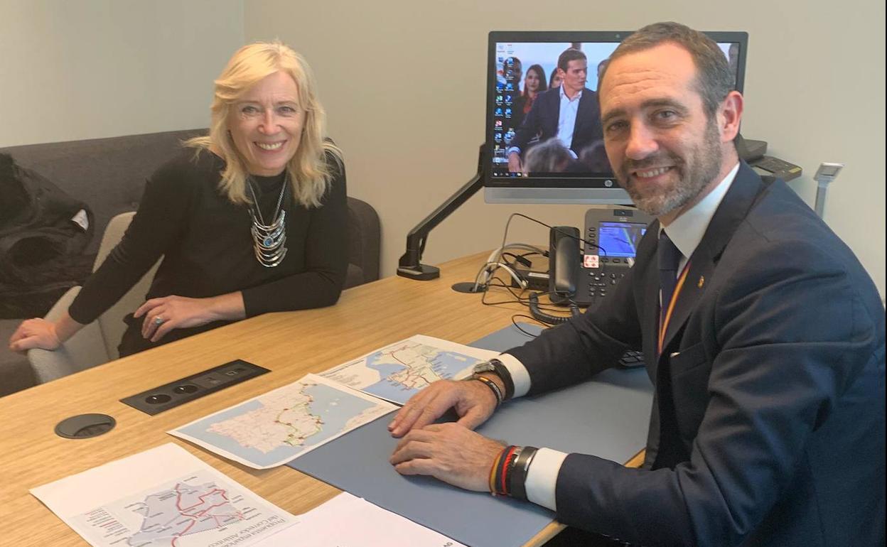 Iveta Radičová y José Ramón Bauzá.