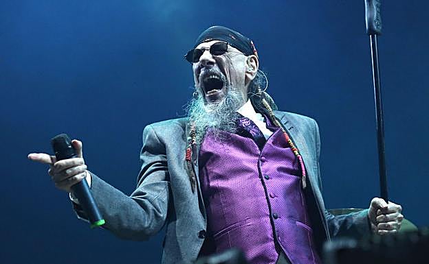 El Drogas durante el concierto celebrado en el BEC. 