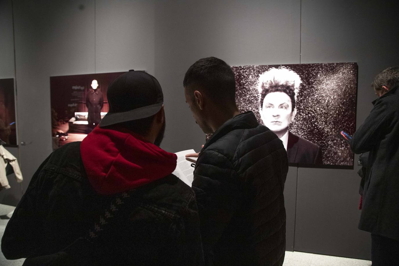 El Festival Internacional de Cine de Cartagena (FICC) inauguró, con motivo de su 48 edición, la exposición 'Psychogenic Fugue', un trabajo del estadounidense Sandro Miller que une a los actores y directores John Malkovich y David Lynch.