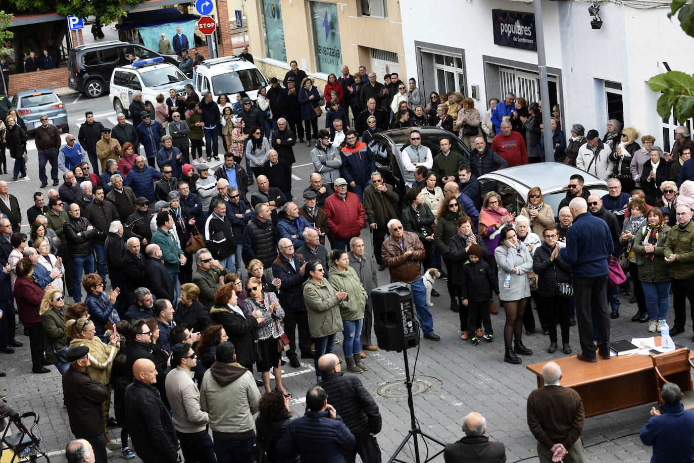 La plataforma ciudadana que reclama una bajada del gravamen de la contribución recoge otras 300 firmas de apoyo . 