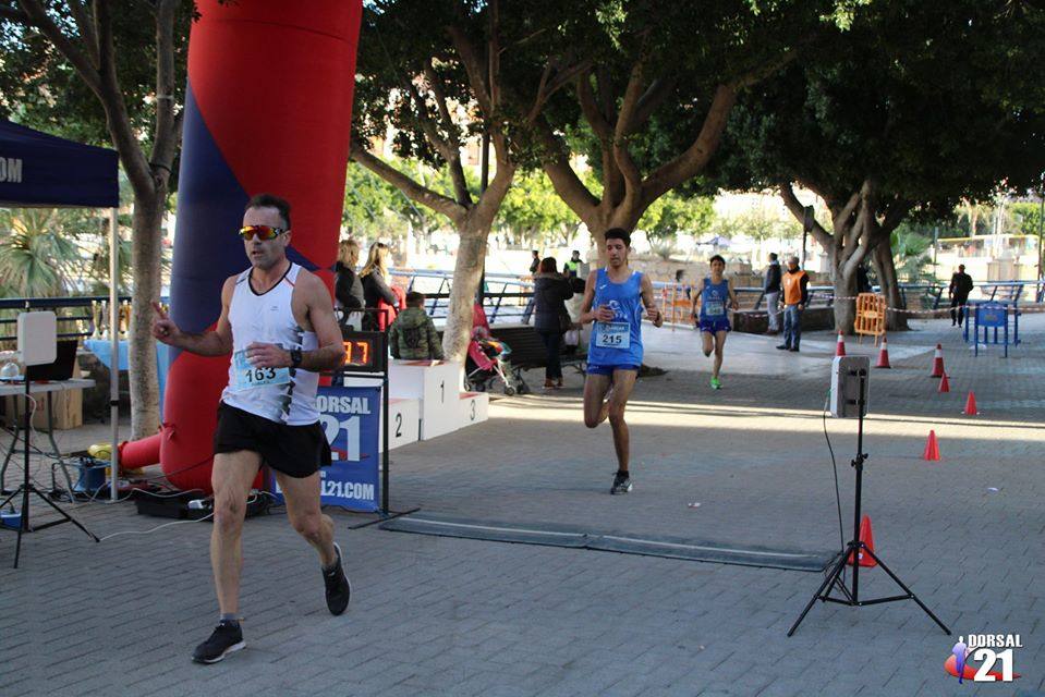 El atleta de la UCAM completa los 6 kilómetros en 19:09 minutos, por los 23:04 de la corredora del Bitec Tri Impulso