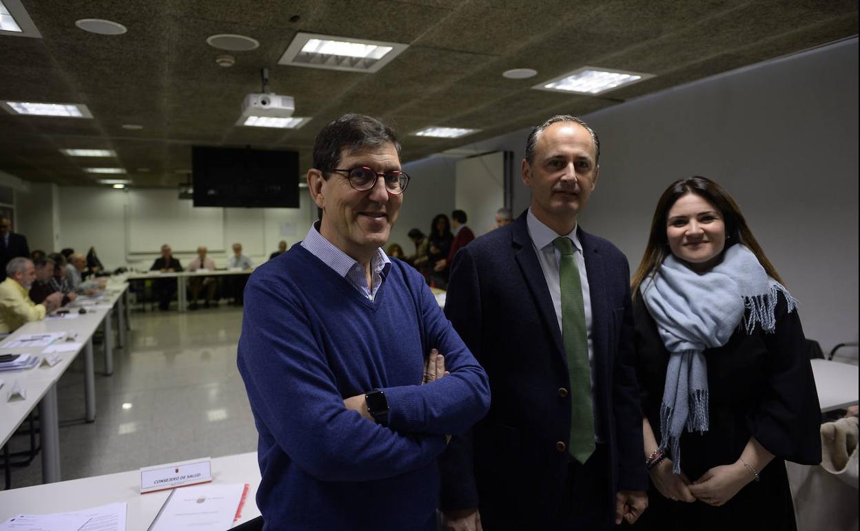 Los consejero de Villegas, Celdrán y Moreno, entes de la reunión de la Mesa General de la Función Pública.