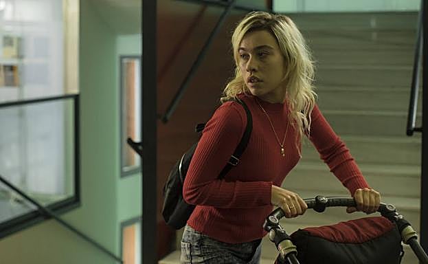 Greta Fernández cría sola a su hijo.