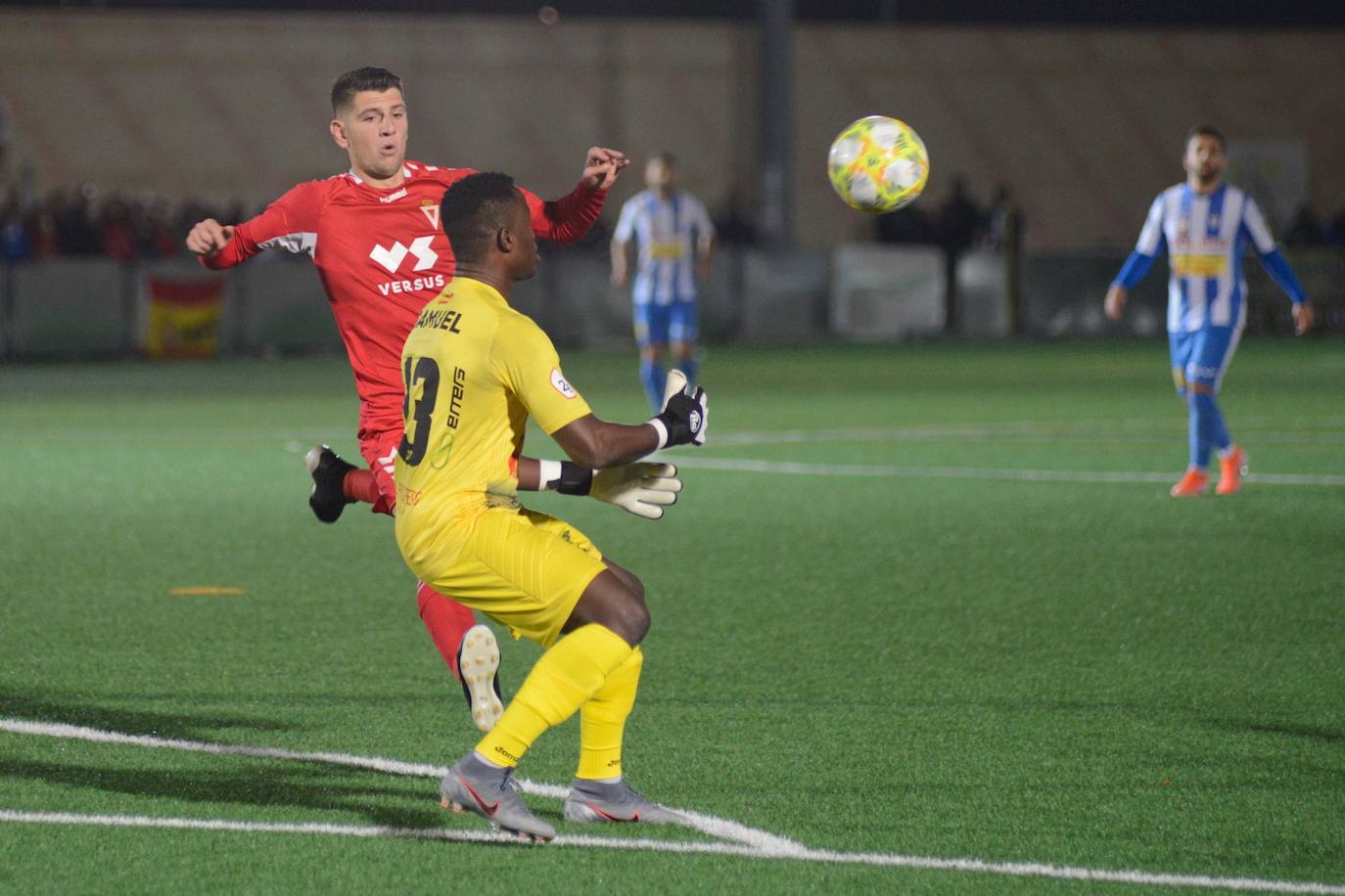 Julio Algar fue expulsado tras una jugada dudosa, pero los granas dieron demasiadas facilidades en defensa a su rival, que ganó su primer partido en casa esta temporada