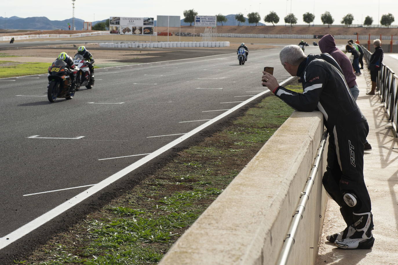 El trazado, mejorado y ensanchado, acoge también competiciones automovilísticas pero está penalizado por la falta de homologación y de apoyos.
