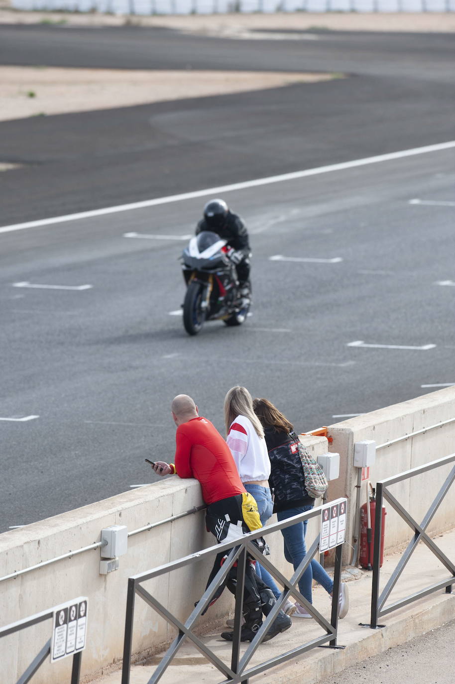El trazado, mejorado y ensanchado, acoge también competiciones automovilísticas pero está penalizado por la falta de homologación y de apoyos.