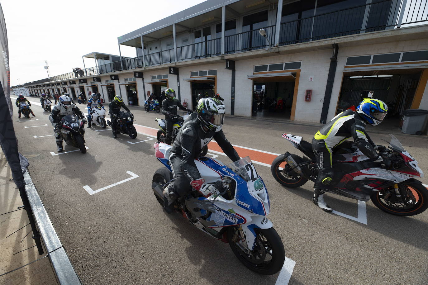 El trazado, mejorado y ensanchado, acoge también competiciones automovilísticas pero está penalizado por la falta de homologación y de apoyos.