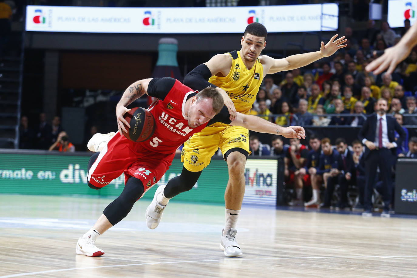 El tercer cuarto fue en el que el Iberostar cimentó su victoria frente a un equipo donde no se dieron los pasos adelante necesarios por la baja de Booker