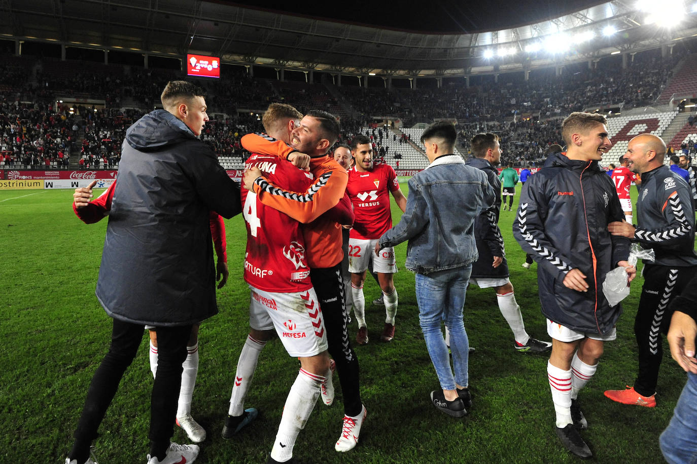 El Cartagena fue mejor en la primera parte, pero el amor propio de los de Adrián Hernández decantó un duelo en el que marcaron Edu Luna y Víctor Meseguer