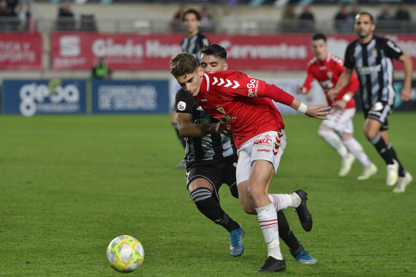 El Cartagena fue mejor en la primera parte, pero el amor propio de los de Adrián Hernández decantó un duelo en el que marcaron Edu Luna y Víctor Meseguer