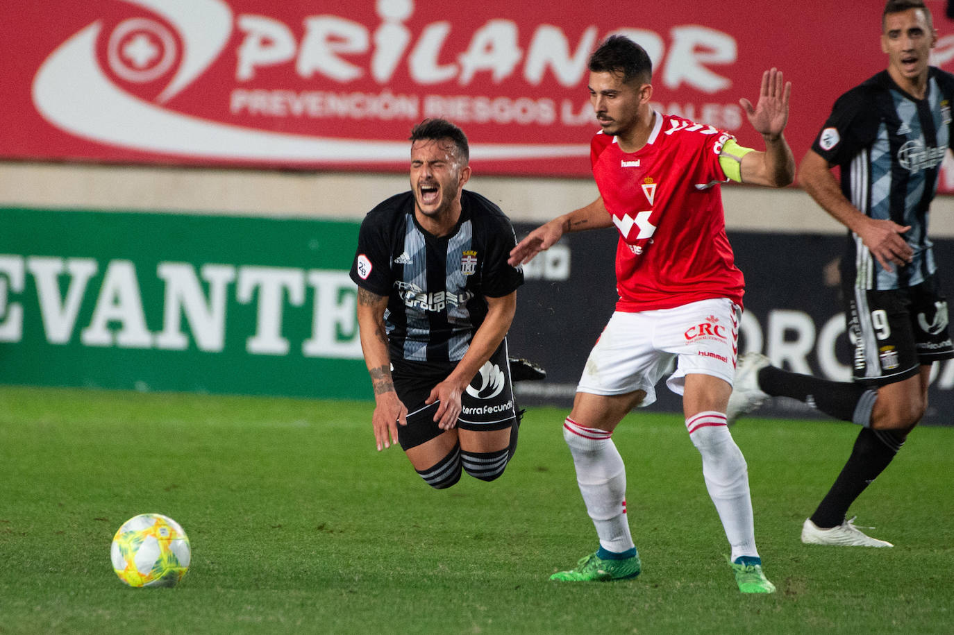 El Cartagena fue mejor en la primera parte, pero el amor propio de los de Adrián Hernández decantó un duelo en el que marcaron Edu Luna y Víctor Meseguer