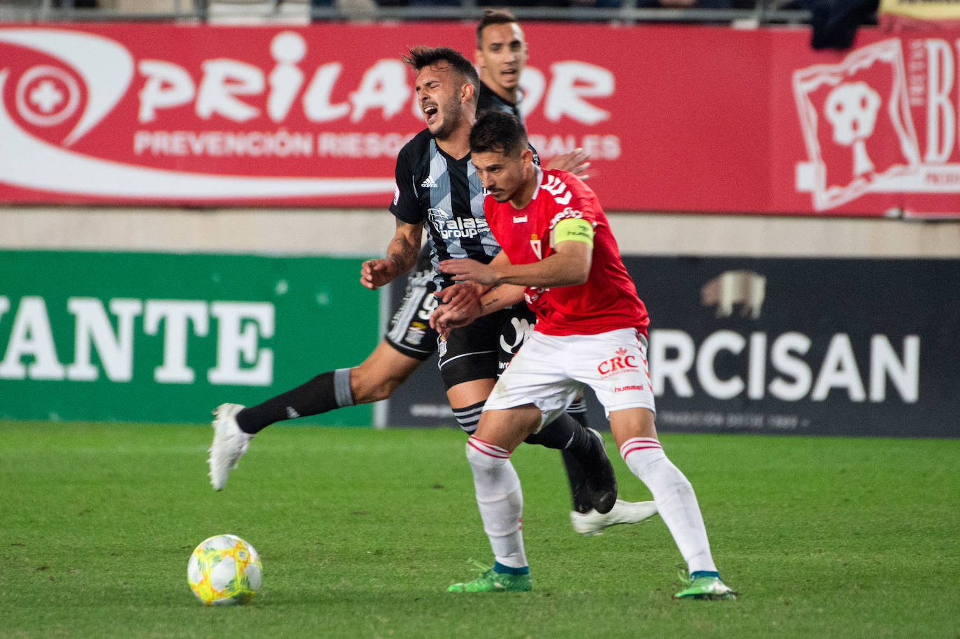 El Cartagena fue mejor en la primera parte, pero el amor propio de los de Adrián Hernández decantó un duelo en el que marcaron Edu Luna y Víctor Meseguer