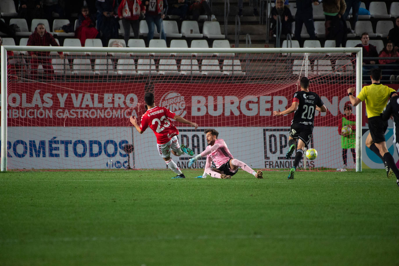 El Cartagena fue mejor en la primera parte, pero el amor propio de los de Adrián Hernández decantó un duelo en el que marcaron Edu Luna y Víctor Meseguer