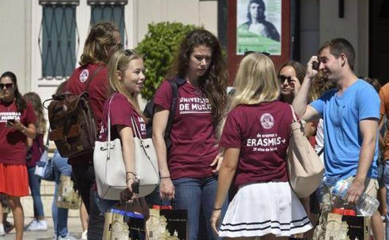 Varios estudiantes Erasmus en Murcia, en una imagen de archivo.