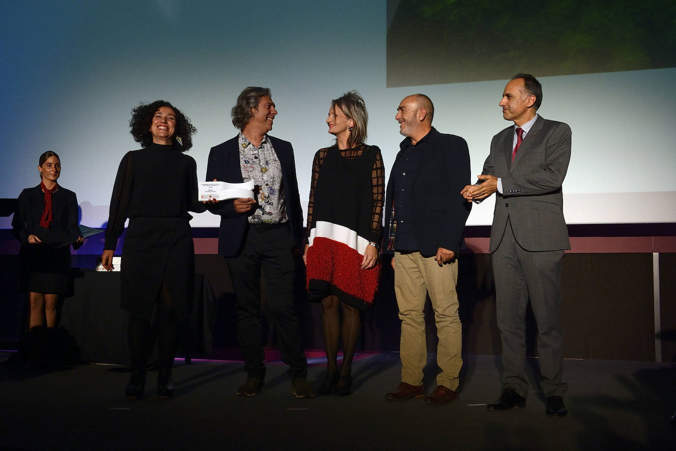 La decana, María José Peñalver, destaca el compromiso de la profesión con la sostenibilidad y la accesibilidad.