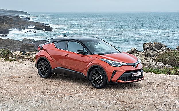 El Toyota C-HR híbrido forma parte de esta campaña.