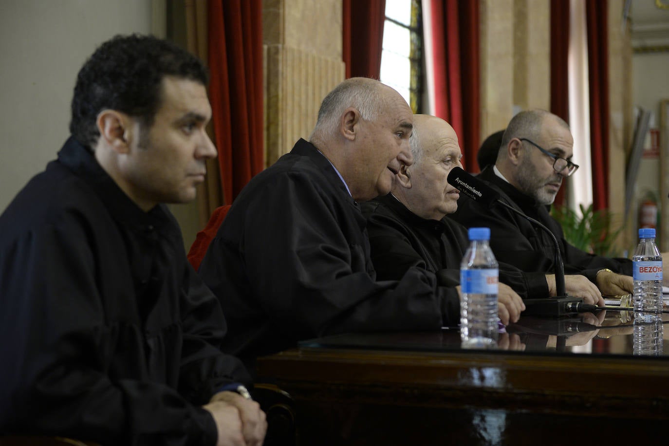 El Consejo de Hombres Buenos celebró ayer en el Salón de Plenos del Ayuntamiento de Murcia una sesión ordinaria.