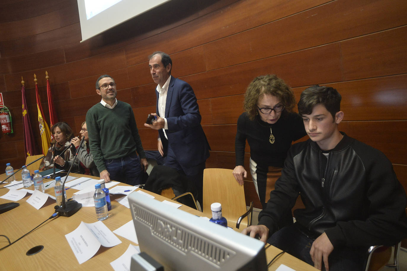 Asociaciones de padres, de usuarios de la sanidad y organizaciones de atención a adicciones reclaman medidas para frenar «un problema de salud pública».