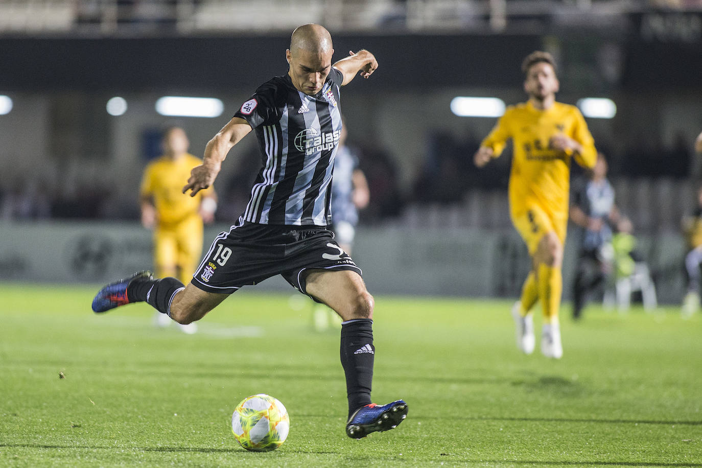 El Cartagena se lleva el partido contra el UCAM Murcia sin demasiada brillantez, pero consigue olvidar su derrota ante el Real Murcia y seguir líder