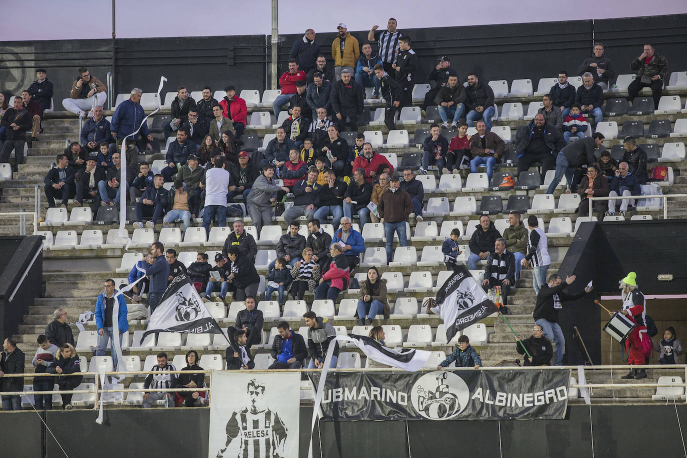 El Cartagena se lleva el partido contra el UCAM Murcia sin demasiada brillantez, pero consigue olvidar su derrota ante el Real Murcia y seguir líder