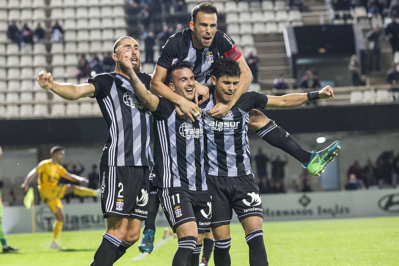 El Cartagena se lleva el partido contra el UCAM Murcia sin demasiada brillantez, pero consigue olvidar su derrota ante el Real Murcia y seguir líder