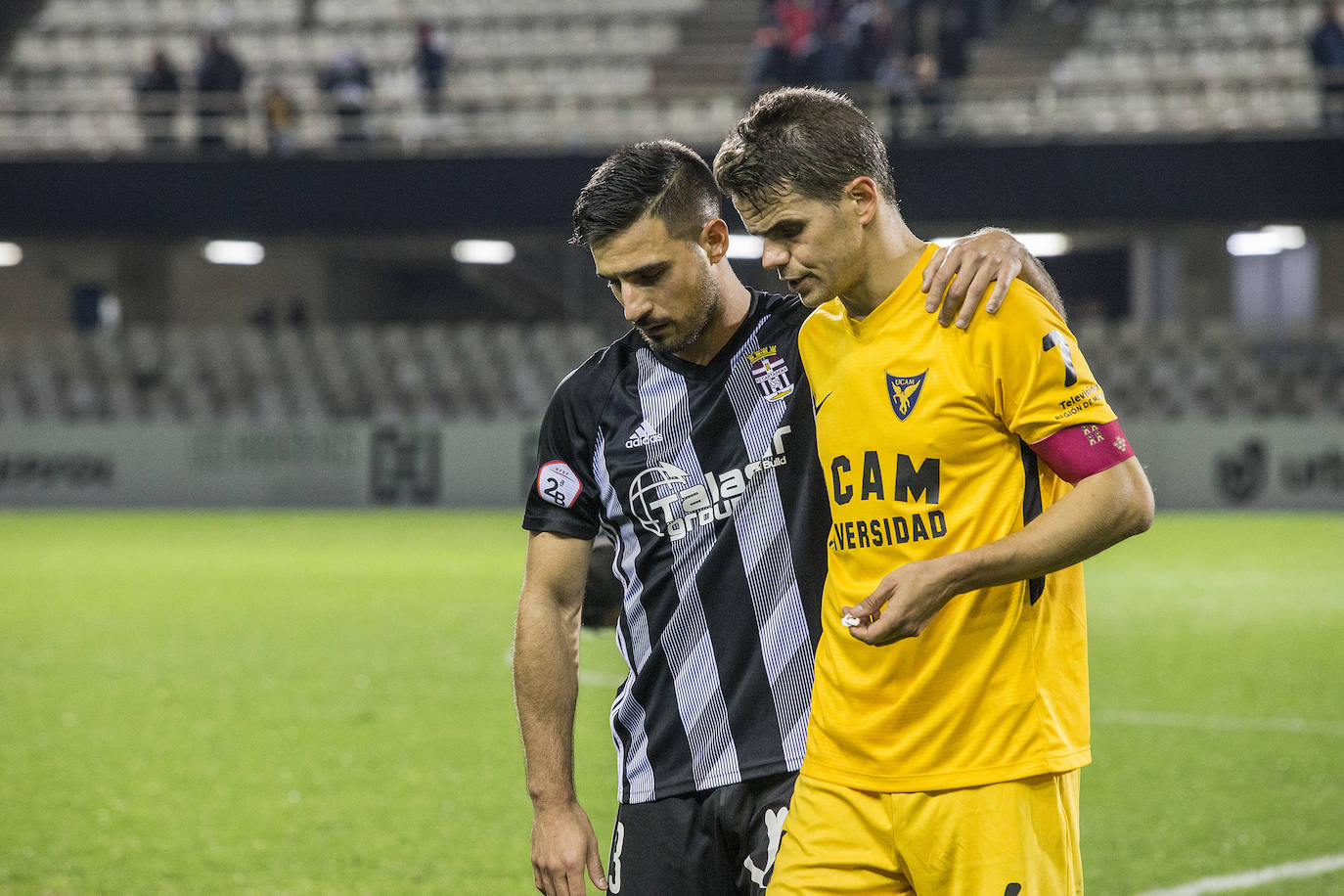 El Cartagena se lleva el partido contra el UCAM Murcia sin demasiada brillantez, pero consigue olvidar su derrota ante el Real Murcia y seguir líder