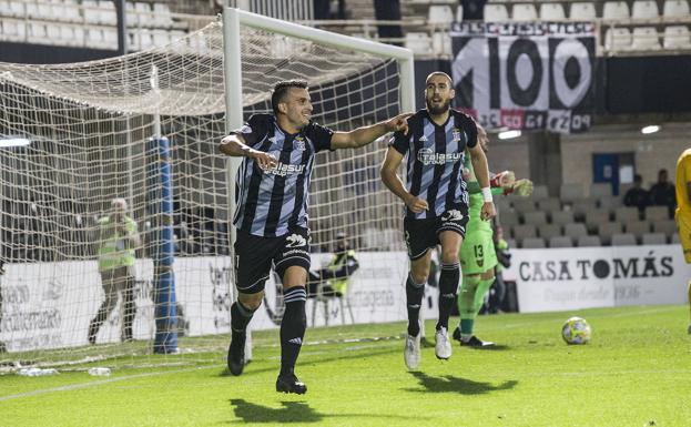 El FC Cartagena celebra uno de sus goles ante el UCAM.