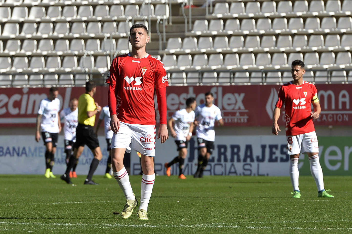 El equipo de Sandroni tira de oficio para llevarse los tres puntos del Enrique Roca, en un duelo en el que los granas no tuvieron ni fútbol ni acierto