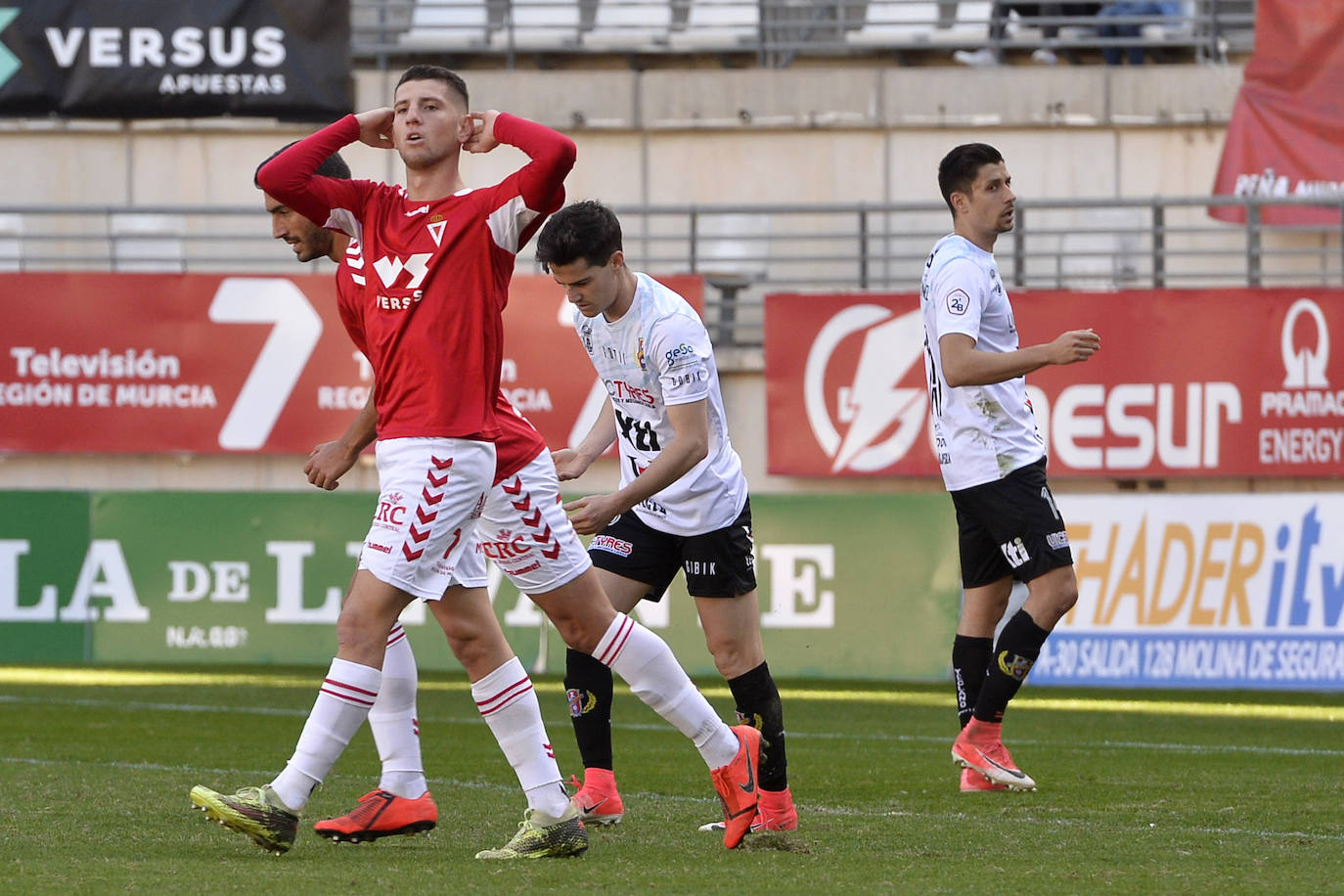 El equipo de Sandroni tira de oficio para llevarse los tres puntos del Enrique Roca, en un duelo en el que los granas no tuvieron ni fútbol ni acierto