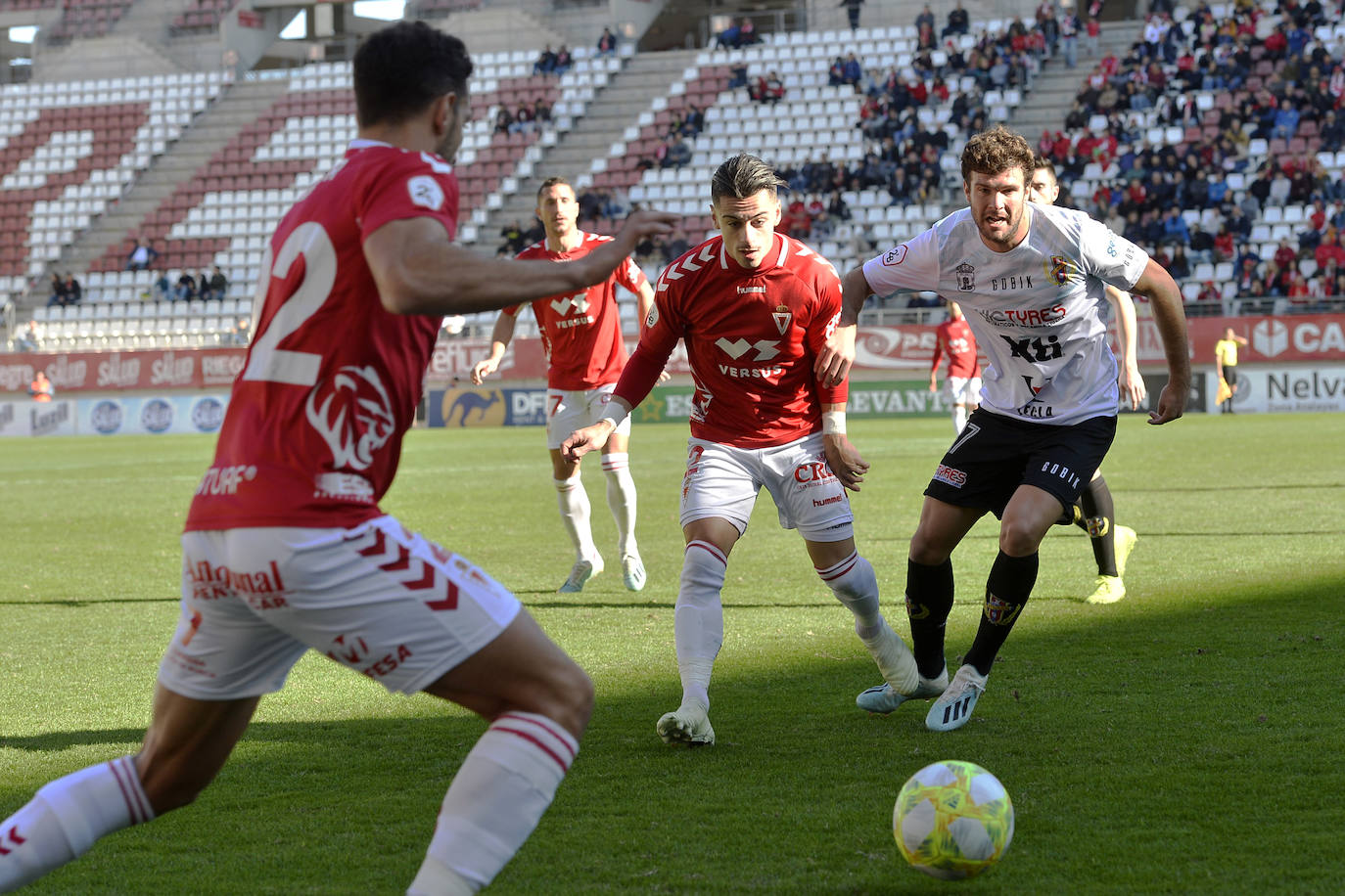 El equipo de Sandroni tira de oficio para llevarse los tres puntos del Enrique Roca, en un duelo en el que los granas no tuvieron ni fútbol ni acierto