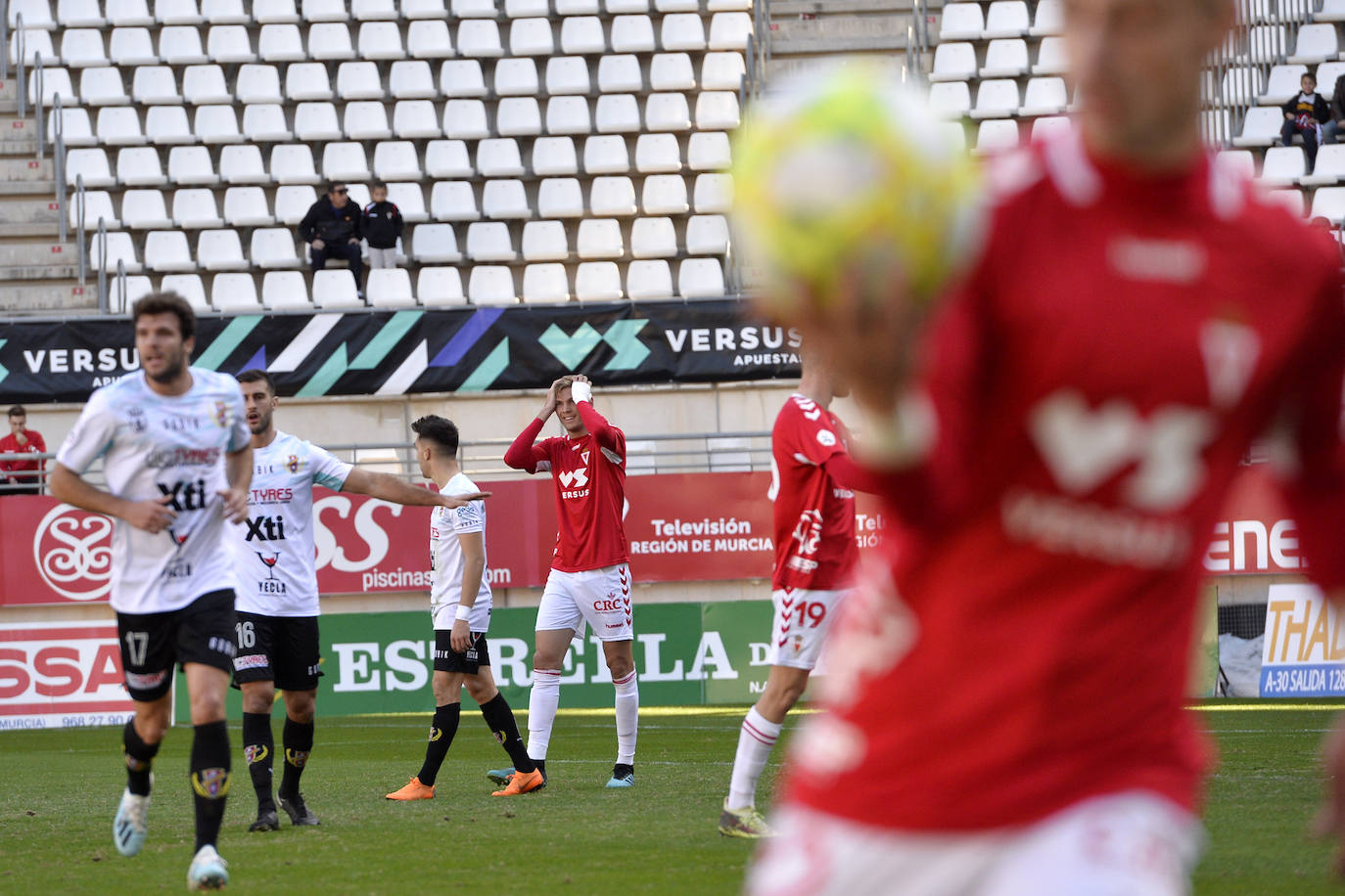 El equipo de Sandroni tira de oficio para llevarse los tres puntos del Enrique Roca, en un duelo en el que los granas no tuvieron ni fútbol ni acierto