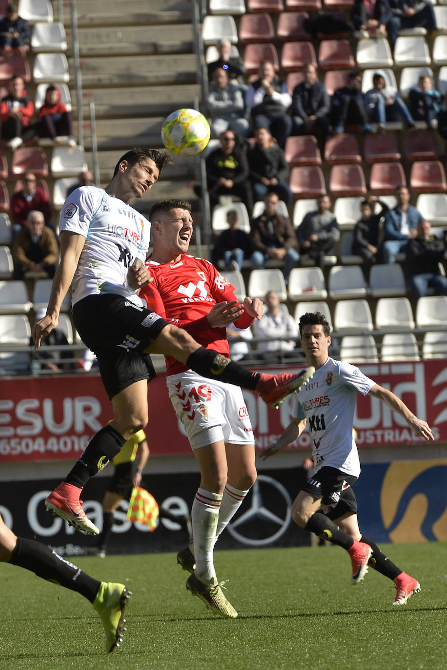 El equipo de Sandroni tira de oficio para llevarse los tres puntos del Enrique Roca, en un duelo en el que los granas no tuvieron ni fútbol ni acierto