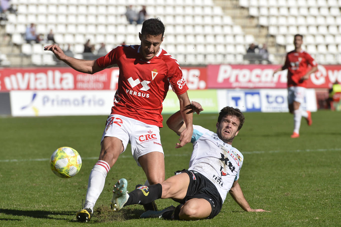 El equipo de Sandroni tira de oficio para llevarse los tres puntos del Enrique Roca, en un duelo en el que los granas no tuvieron ni fútbol ni acierto