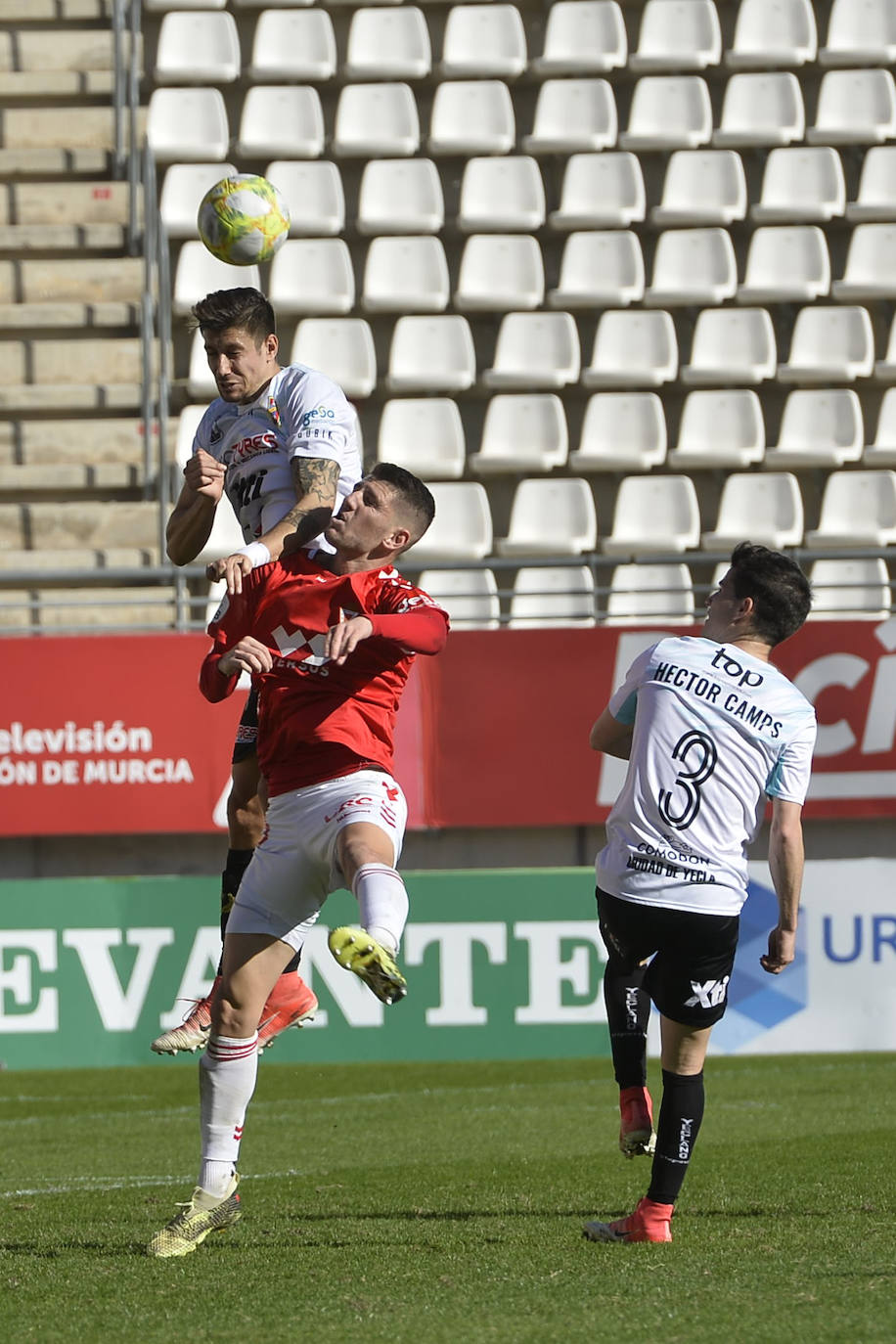 El equipo de Sandroni tira de oficio para llevarse los tres puntos del Enrique Roca, en un duelo en el que los granas no tuvieron ni fútbol ni acierto