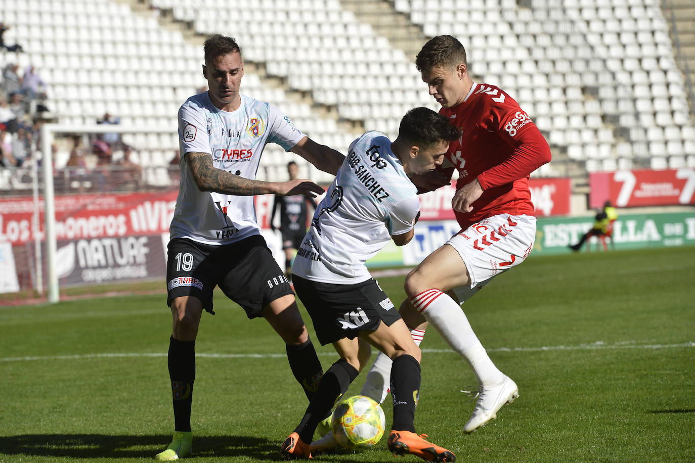 El equipo de Sandroni tira de oficio para llevarse los tres puntos del Enrique Roca, en un duelo en el que los granas no tuvieron ni fútbol ni acierto