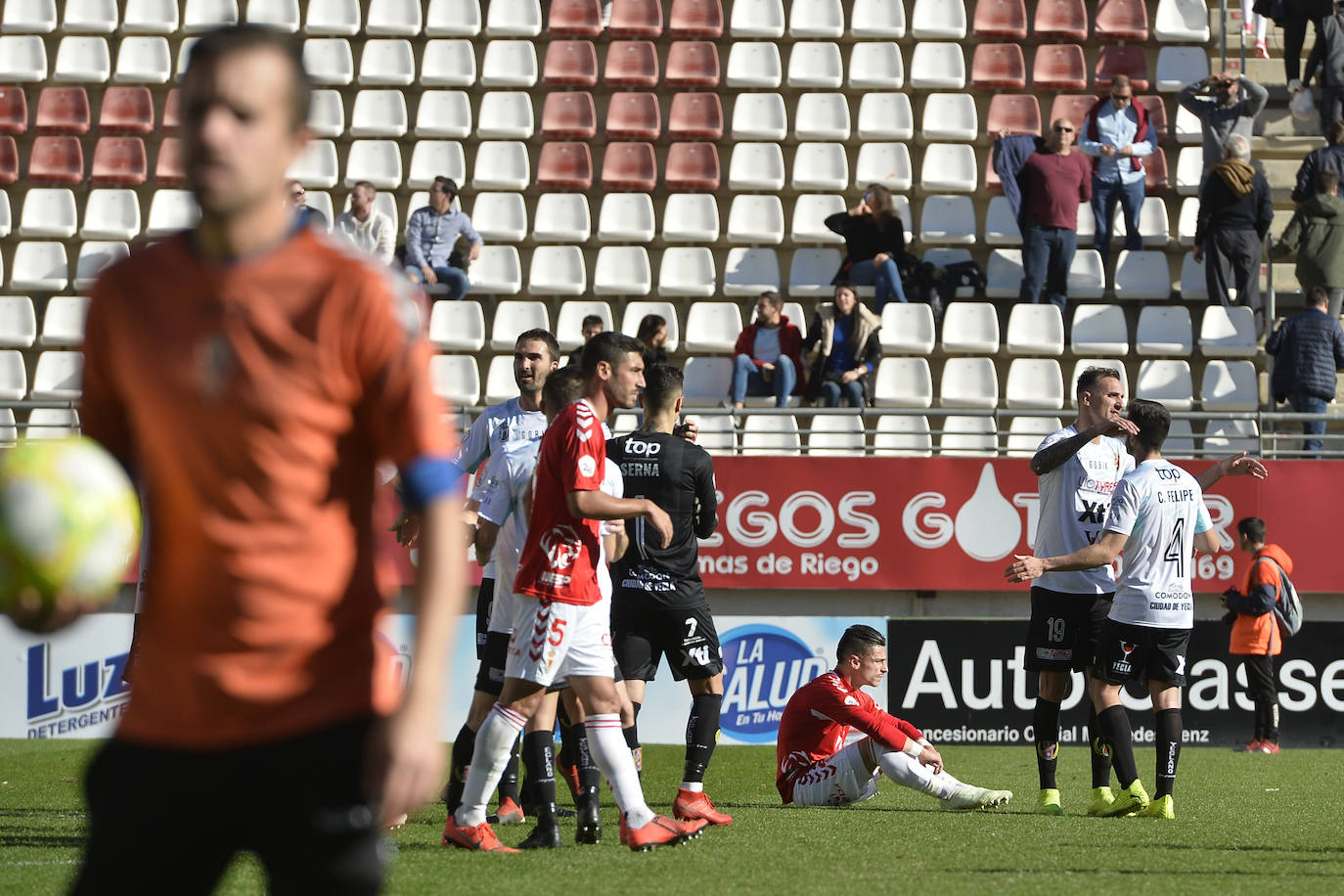 El equipo de Sandroni tira de oficio para llevarse los tres puntos del Enrique Roca, en un duelo en el que los granas no tuvieron ni fútbol ni acierto