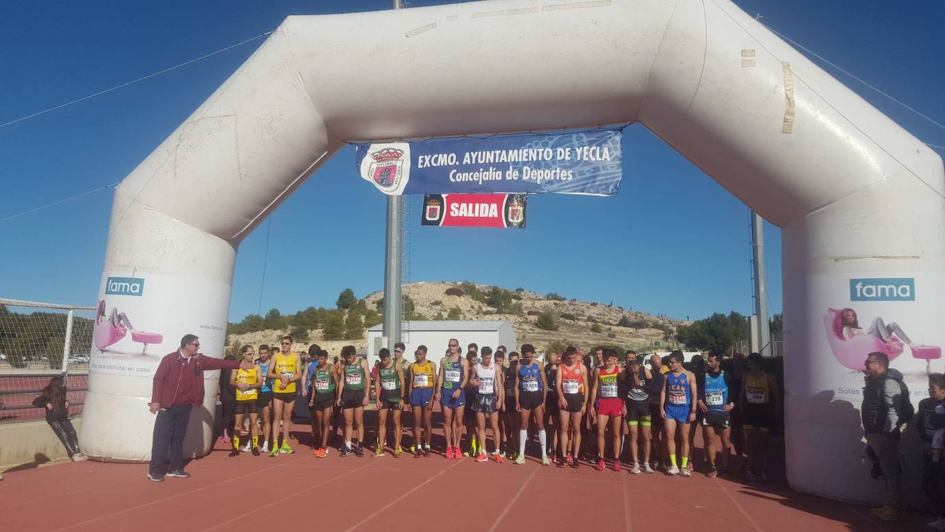 El atleta del Adidas completa los 10 kilómetros en 30:04 minutos, por la marca de 28:09 para la corredora del Cárnicas Serrano en los 8.000 metros