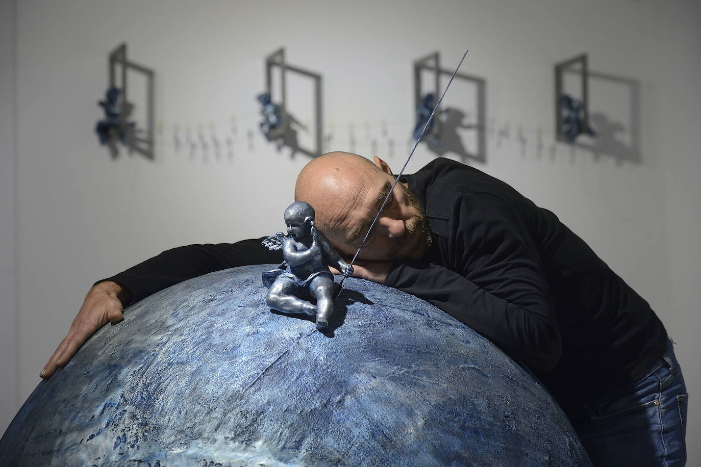 El artista yeclano muestra una colección de esculturas de aluminio