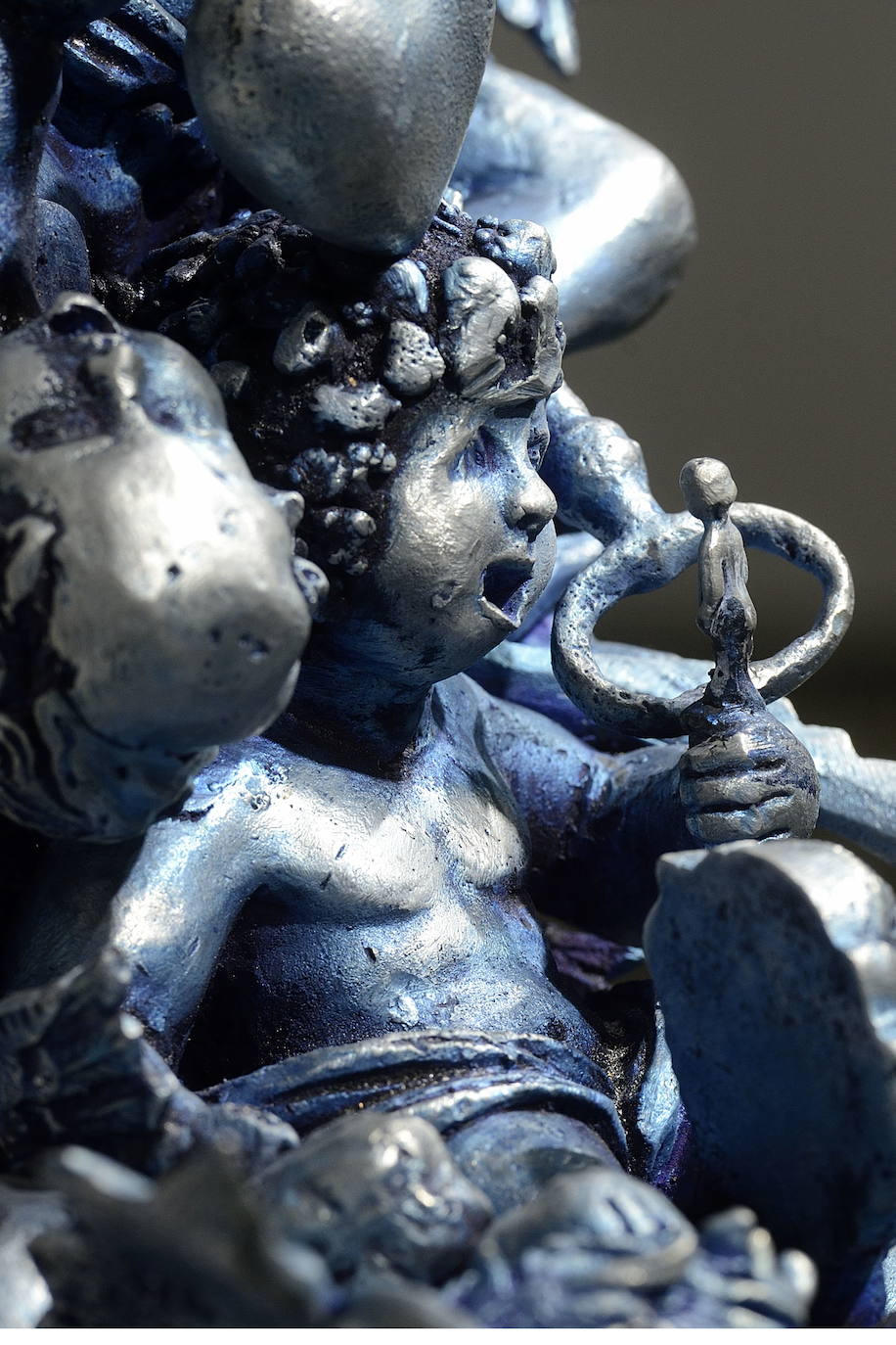 El artista yeclano muestra una colección de esculturas de aluminio