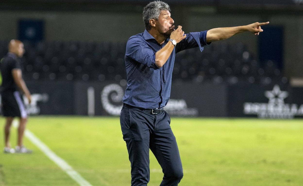 Gustavo Munúa, en un partido en el Cartagonova.