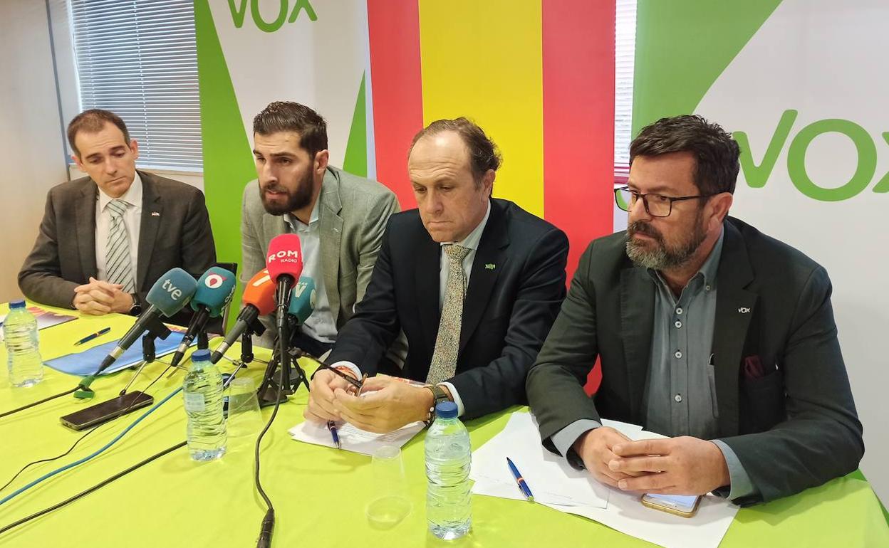 Juan José Liarte, José Ángel Antelo, Luis Gestoso y Joaquín Robles, este viernes. 