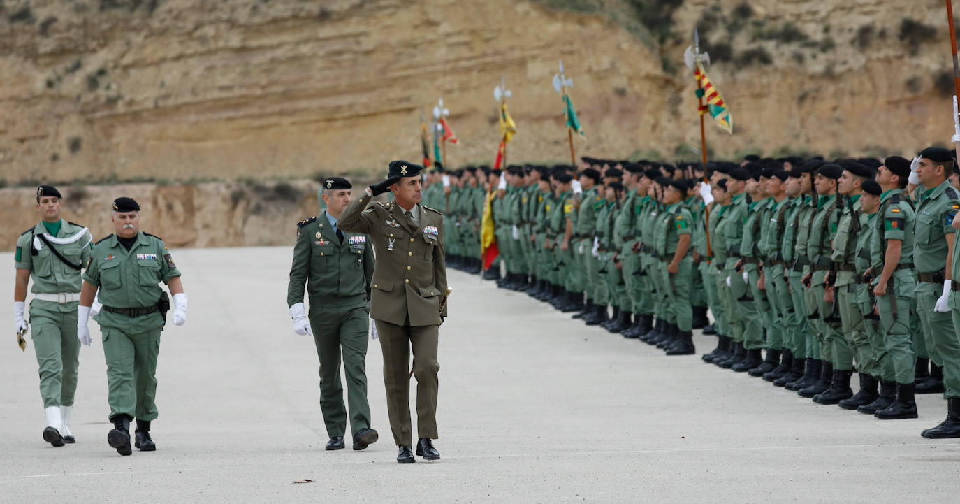 Las instalaciones del acuartelamiento de Santa Bárbara, en la pedanía murciana de Javalí Nuevo, acogieron este viernes la ceremonia de entrega de mando del Regimiento de Infantería 'Zaragoza nº5', en la que tomó posesión del cargo el coronel Francisco Herrera Cruz, que ha venido a reemplazar a José Ruipérez. 