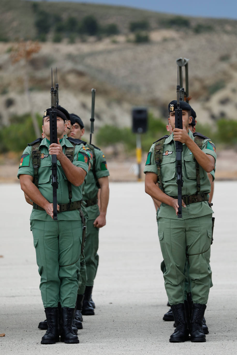 Las instalaciones del acuartelamiento de Santa Bárbara, en la pedanía murciana de Javalí Nuevo, acogieron este viernes la ceremonia de entrega de mando del Regimiento de Infantería 'Zaragoza nº5', en la que tomó posesión del cargo el coronel Francisco Herrera Cruz, que ha venido a reemplazar a José Ruipérez. 