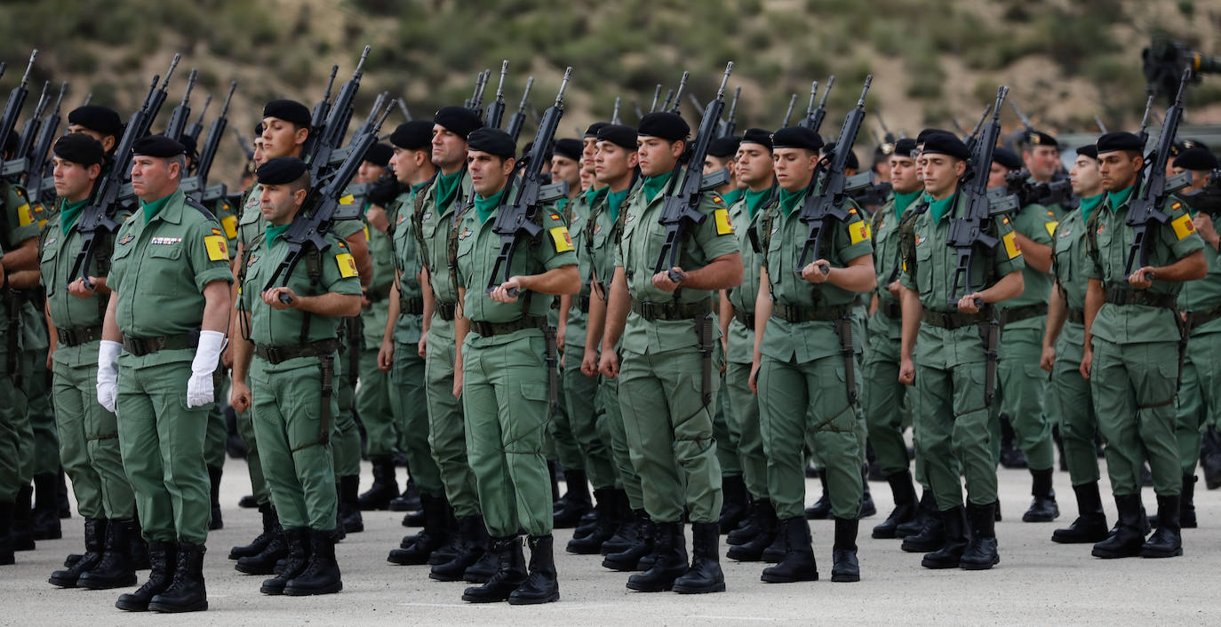 Las instalaciones del acuartelamiento de Santa Bárbara, en la pedanía murciana de Javalí Nuevo, acogieron este viernes la ceremonia de entrega de mando del Regimiento de Infantería 'Zaragoza nº5', en la que tomó posesión del cargo el coronel Francisco Herrera Cruz, que ha venido a reemplazar a José Ruipérez. 