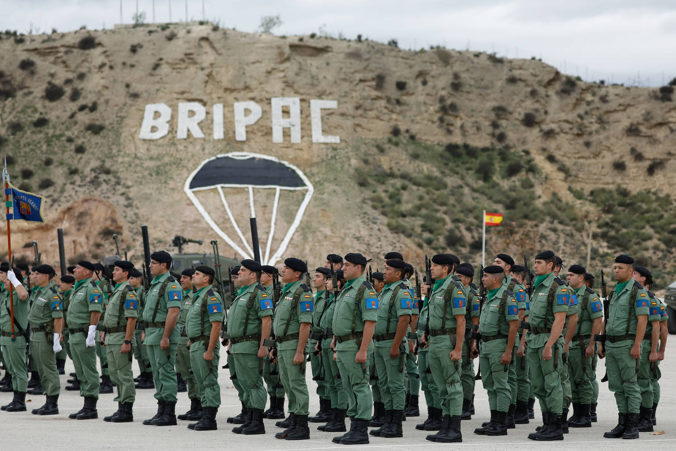 Las instalaciones del acuartelamiento de Santa Bárbara, en la pedanía murciana de Javalí Nuevo, acogieron este viernes la ceremonia de entrega de mando del Regimiento de Infantería 'Zaragoza nº5', en la que tomó posesión del cargo el coronel Francisco Herrera Cruz, que ha venido a reemplazar a José Ruipérez. 