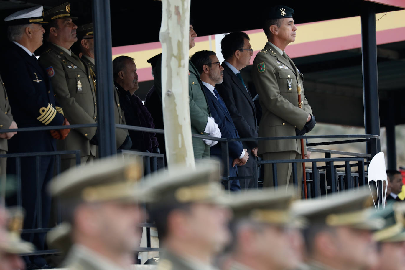 Las instalaciones del acuartelamiento de Santa Bárbara, en la pedanía murciana de Javalí Nuevo, acogieron este viernes la ceremonia de entrega de mando del Regimiento de Infantería 'Zaragoza nº5', en la que tomó posesión del cargo el coronel Francisco Herrera Cruz, que ha venido a reemplazar a José Ruipérez. 