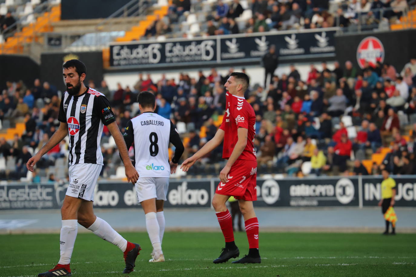 El conjunto grana firma una actuación positiva en el campo del segundo clasificado pero el resultado no le sirve para alejarse del descenso
