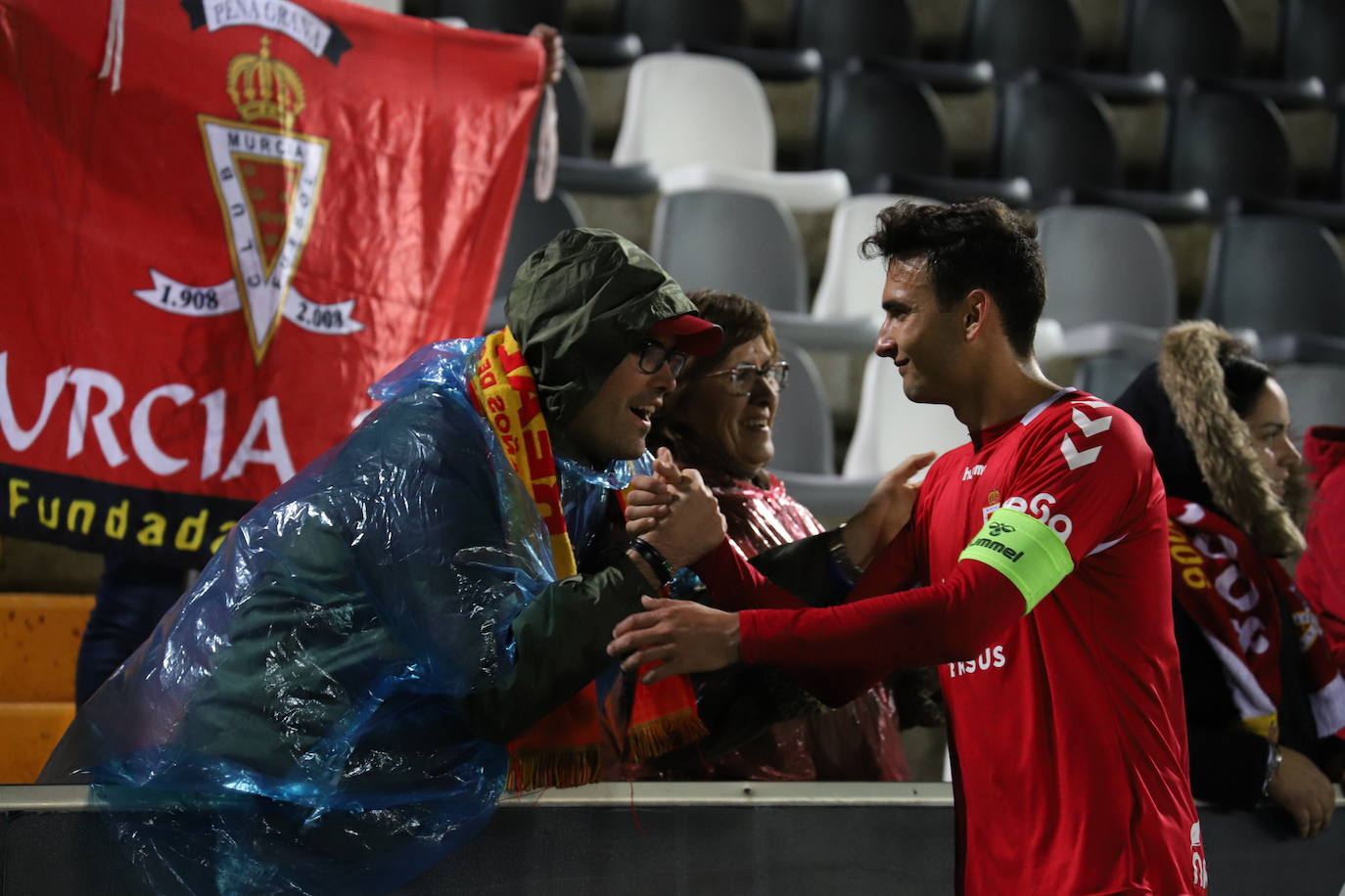El conjunto grana firma una actuación positiva en el campo del segundo clasificado pero el resultado no le sirve para alejarse del descenso